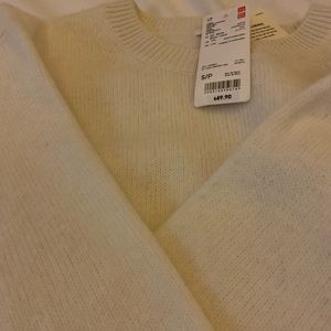 Uni qlo lambswoool sweater